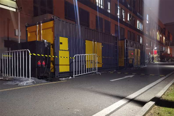 清河柴油发电机组的输出电压是如何调节的？