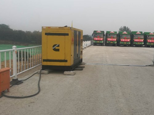 清河电力系统的稳定性和设备兼容性如何影响发电机组的频率规格？