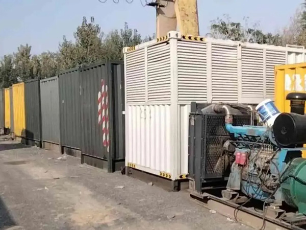 清河200KW柴油发电机机组每小时油耗是多少？